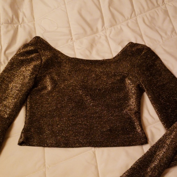 Black and gold shimmering color crop top - Picture 1 of 2